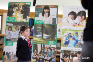 撮影中の小学校低学年の少女